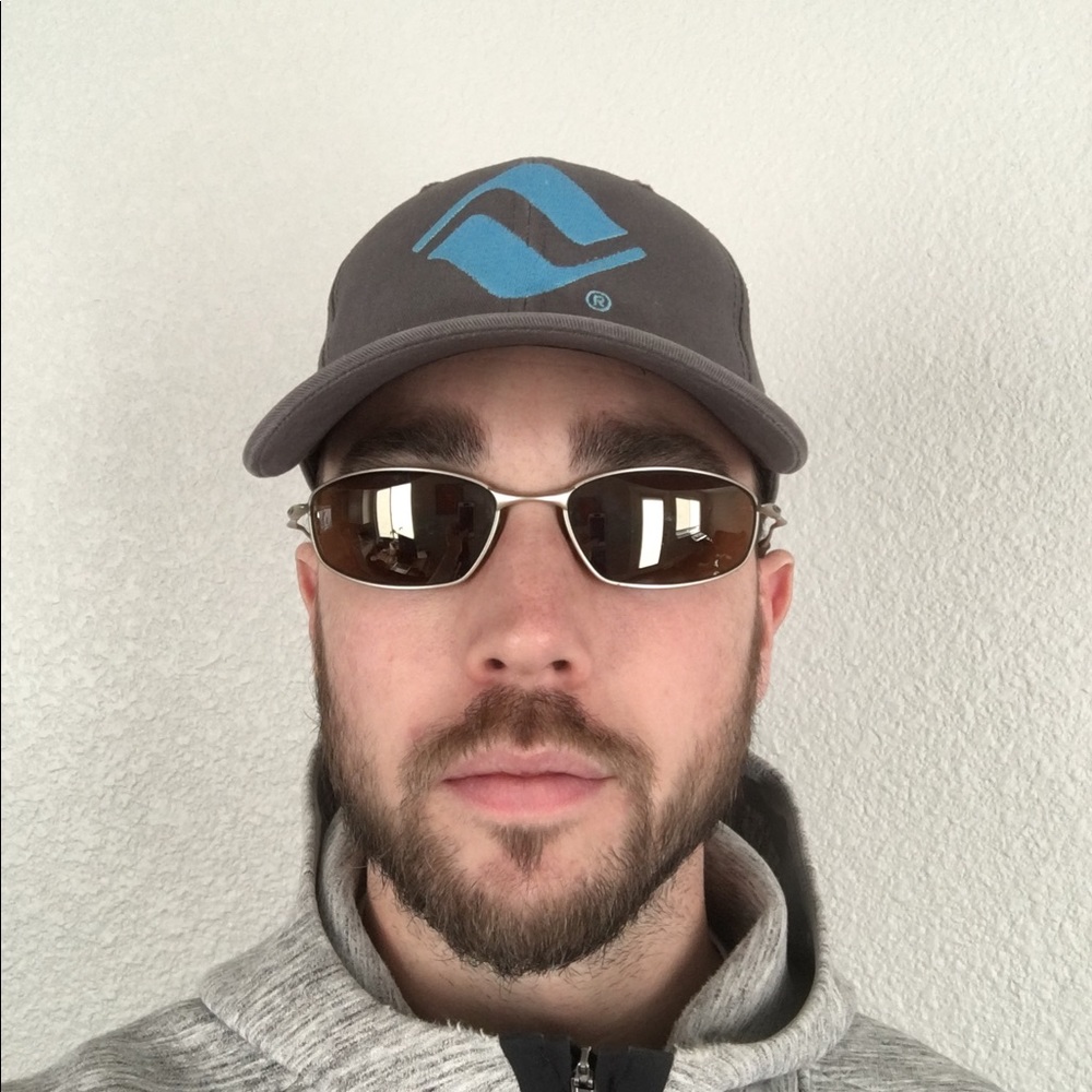 Men-Oakley(Used)polarized wire frame sunglasses!